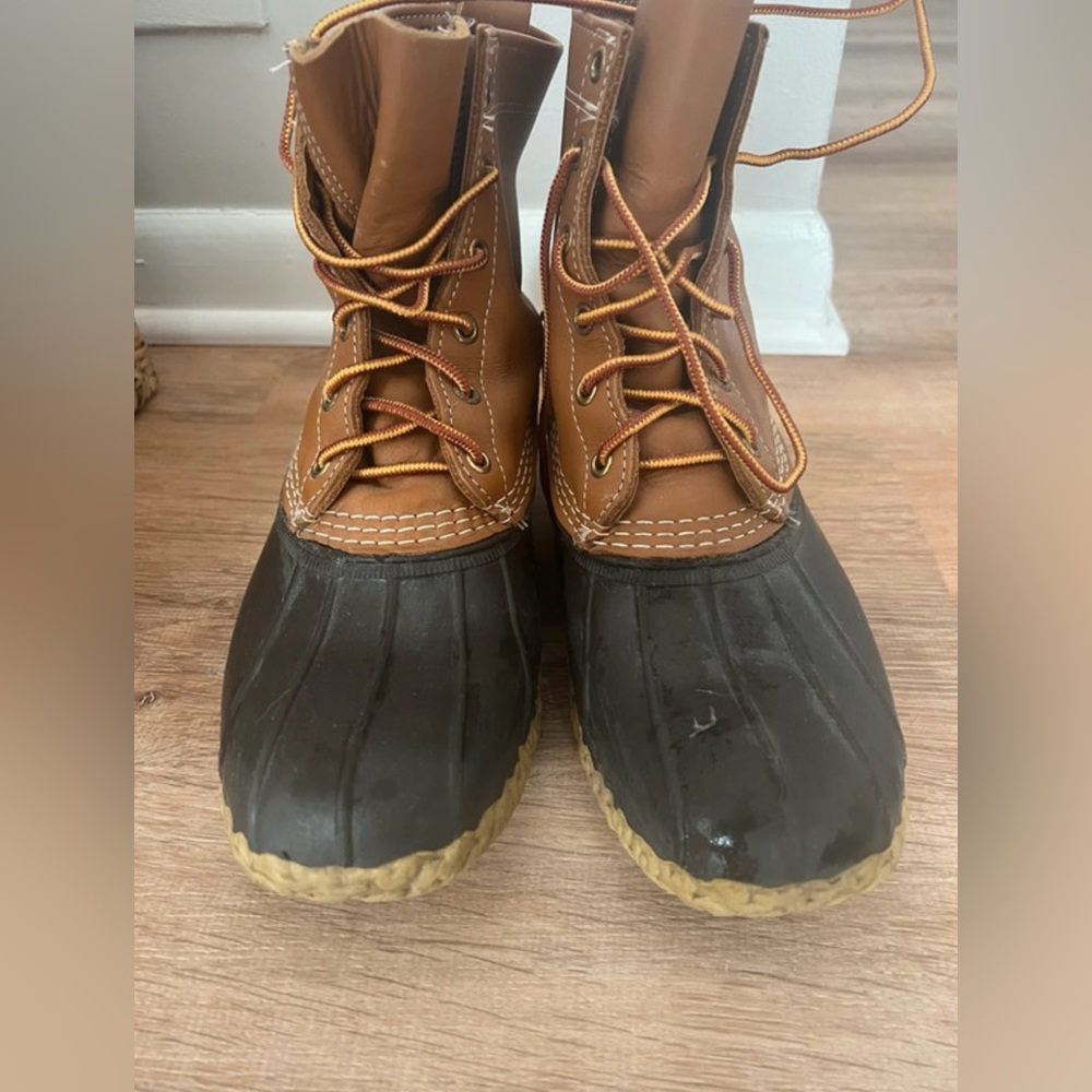 LL BEAN WOMEN BOOTS. Size 9